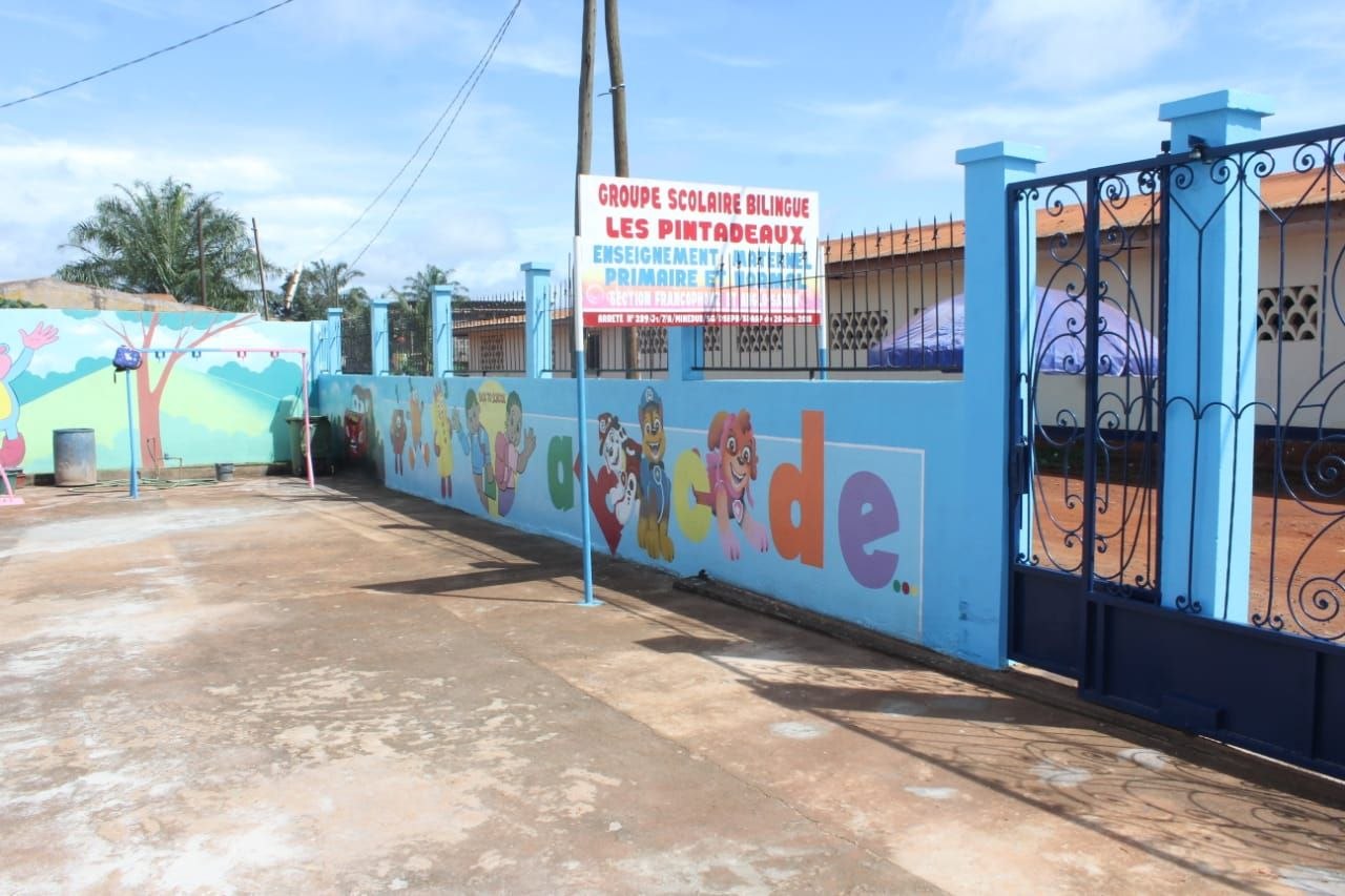Entrée du Complexe Scolaire Bilingue Les Pintadeaux